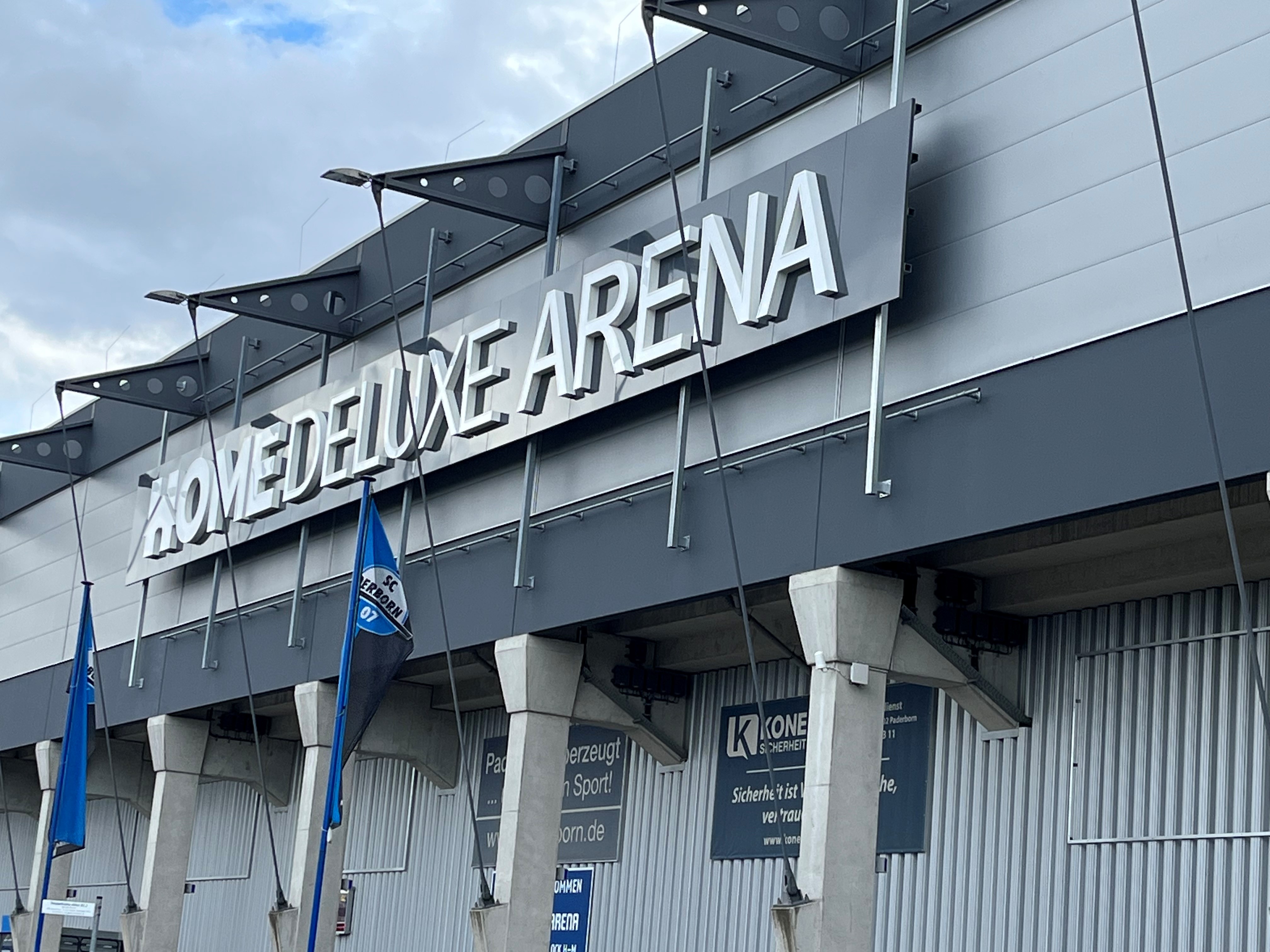 Home Deluxe Arena mit veränderter Optik - Stadionwelt